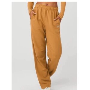 Alo Yoga Accolade Straight Leg Sweatpant toffee